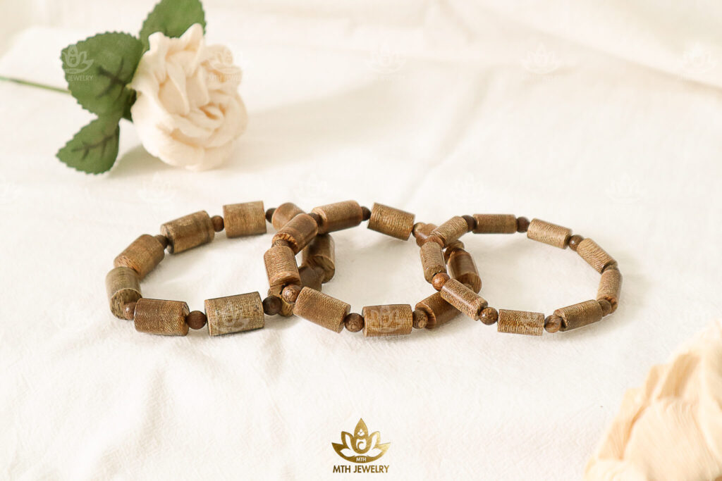 vòng trầm hương trụ trúc