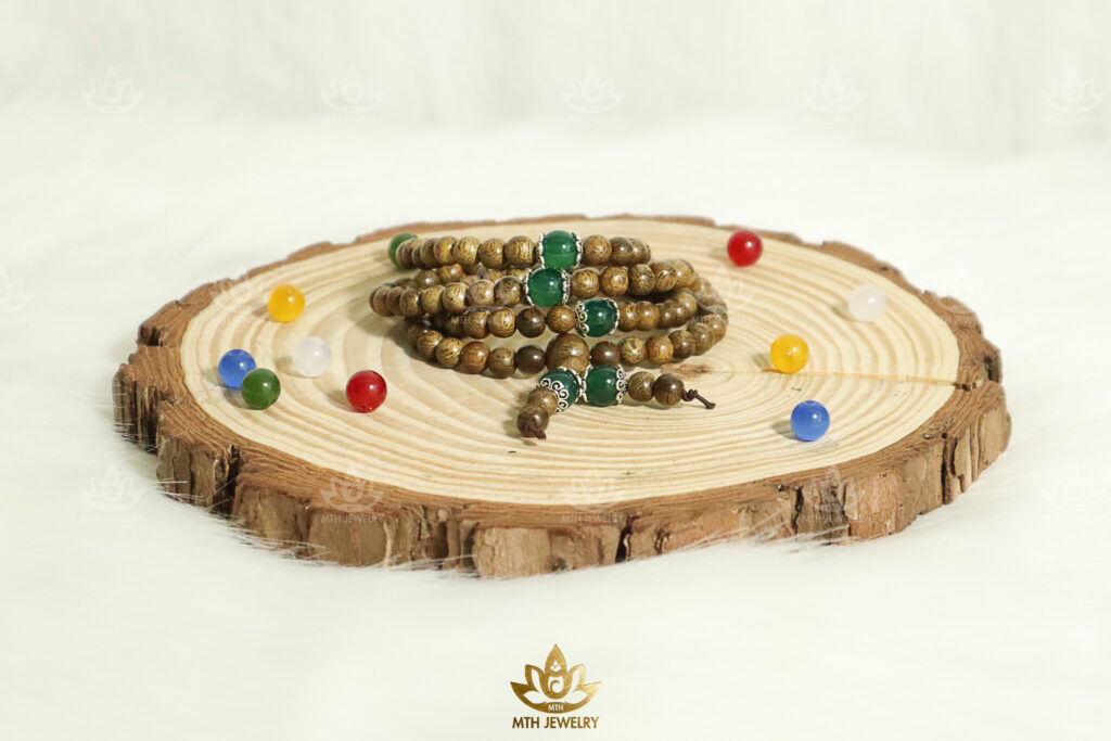 Vòng trầm hương cho người mệnh mộc