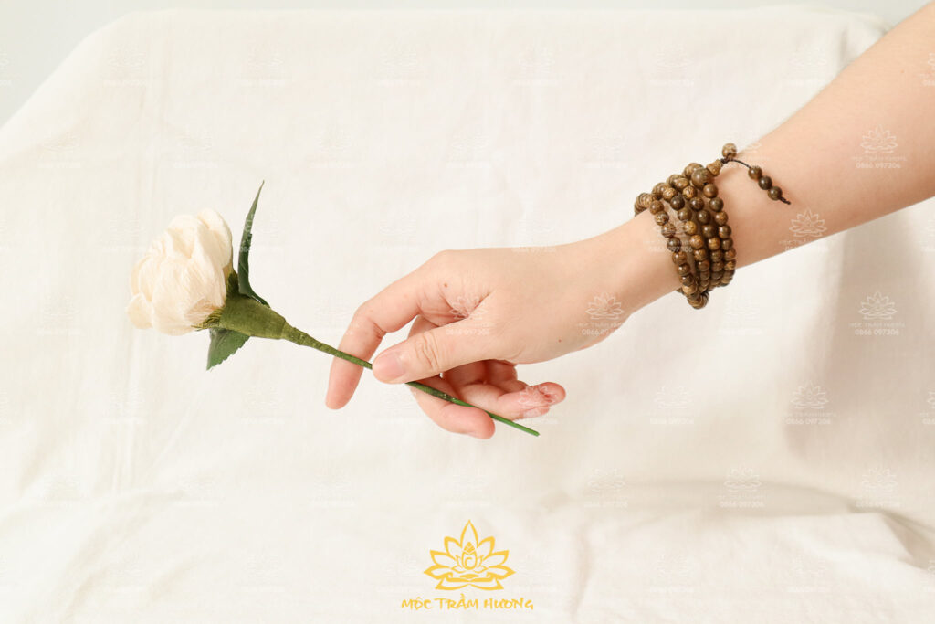 vong tram huong hop menh gi va hop tuoi nao thumb