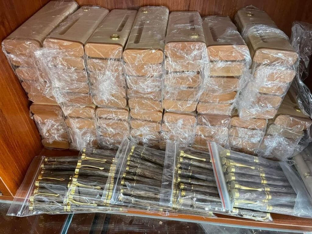 but-tram-huong-la-gi-y-nghia-cua-viec-tang-but-tram-huong (2)