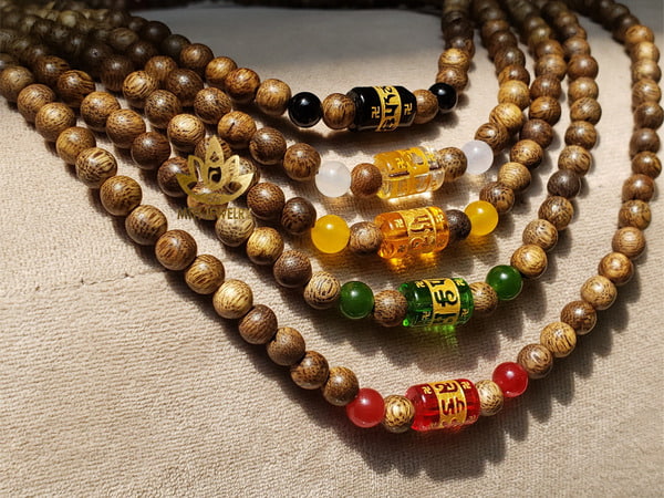 deo-vong-tram-huong-mau-gi-cho-12-con-giap-may-man-ca-nam