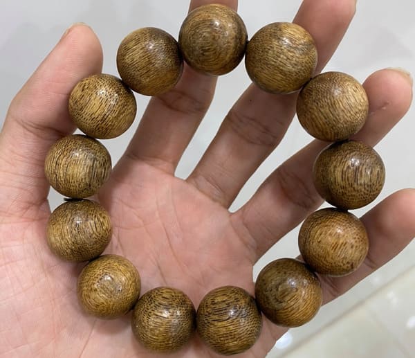 vong-deo-tay-21-hat-co-y-nghia-gi-co-nen-deo-khong-1