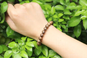 vong-deo-tay-21-hat-co-y-nghia-gi-co-nen-deo-khong