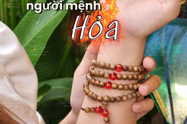 vong-tay-tram-huong-hop-menh-gi-va-hop-tuoi-nao-4