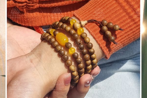 vong-tay-tram-huong-mon-qua-tang-mang-nhieu-y-nghia-2