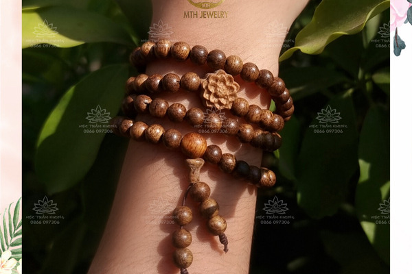 vong-tay-tram-huong-mon-qua-tang-mang-nhieu-y-nghia-3