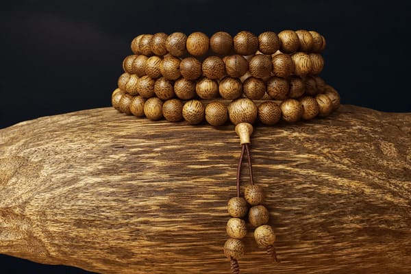 vong-tram-huong-108-hat-that-gia-bao-nhieu-3